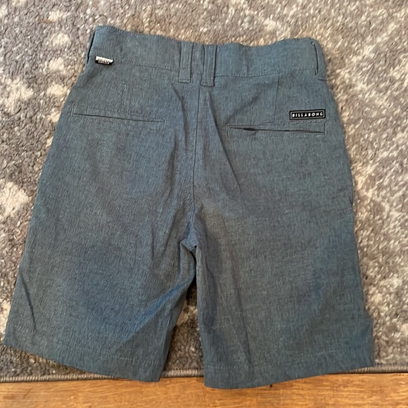 Billabong boys shorts size 4 - Picture 2 of 3